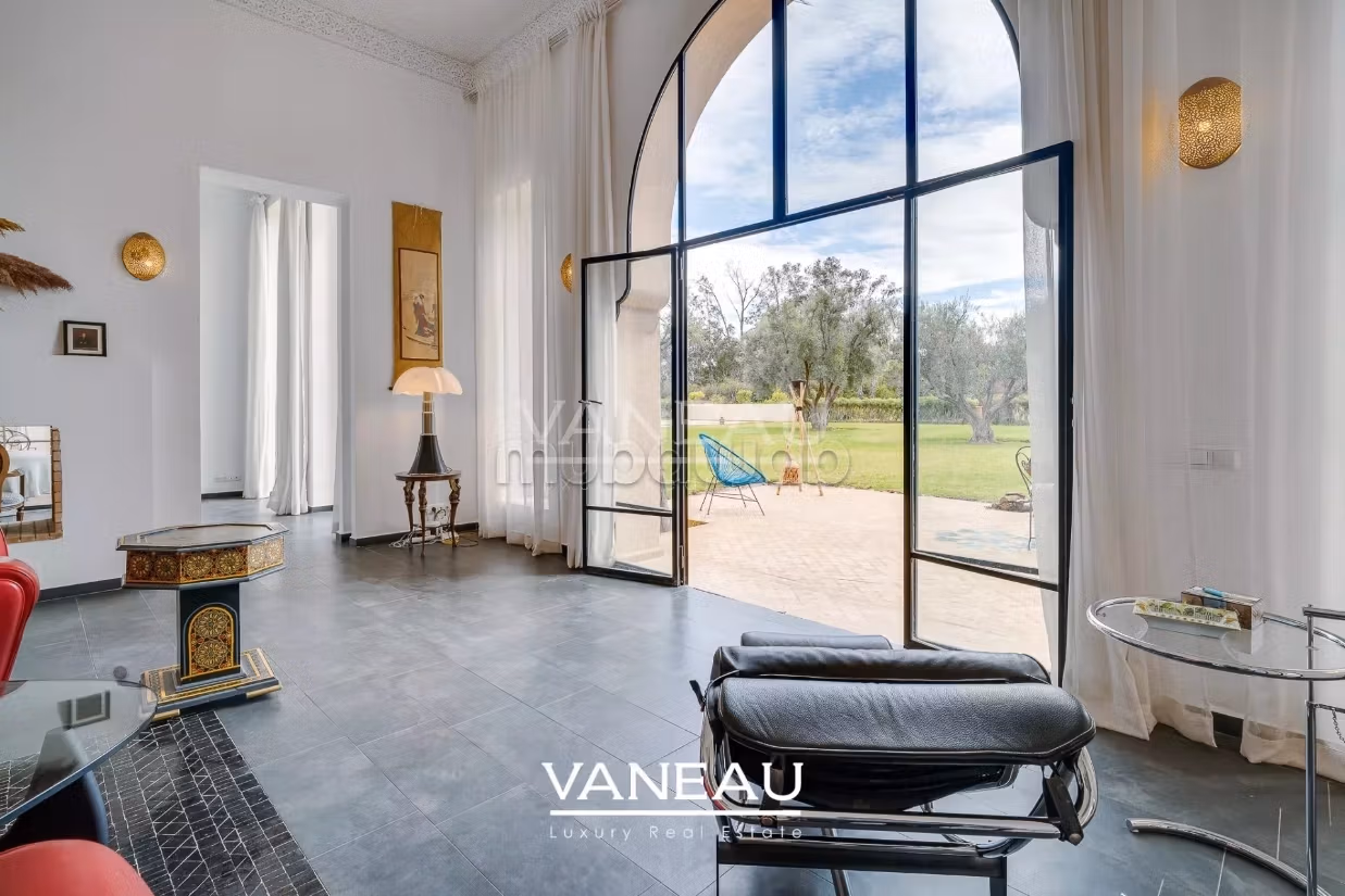 Superb guesthouse palace on 1 hectare