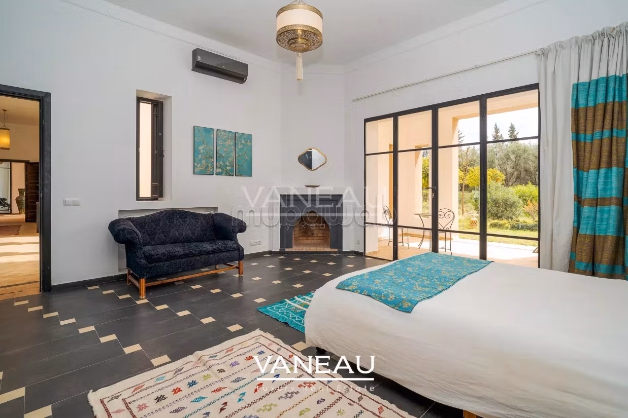 Superb guesthouse palace on 1 hectare