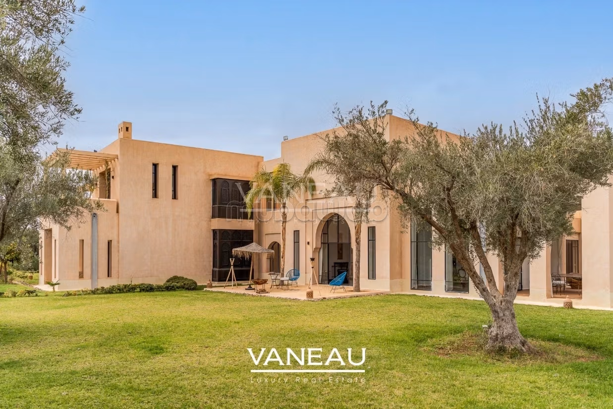 Superb guesthouse palace on 1 hectare