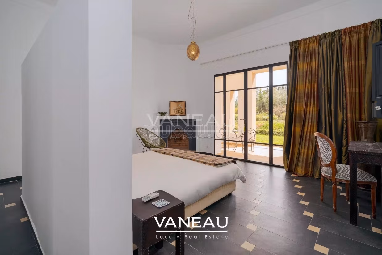 Superb guesthouse palace on 1 hectare