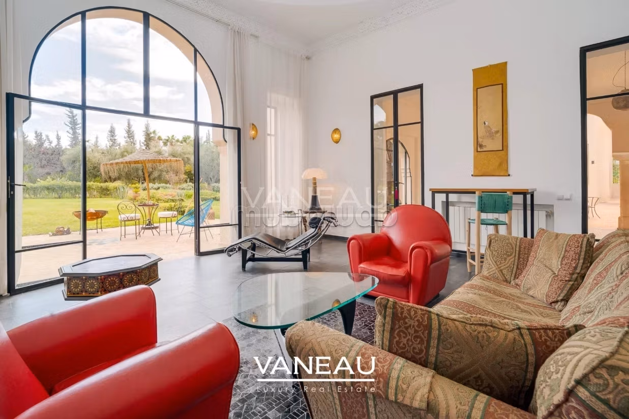 Superb guesthouse palace on 1 hectare