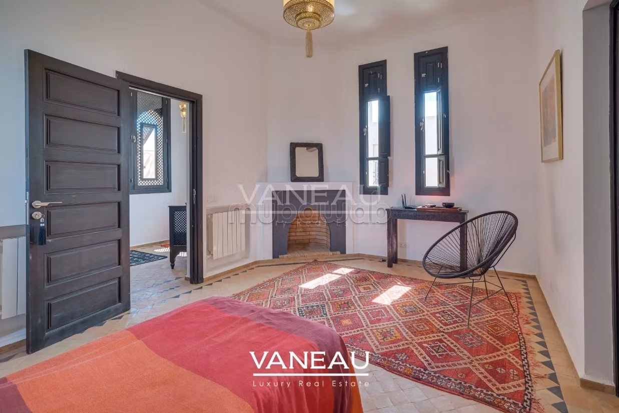 Superb guesthouse palace on 1 hectare