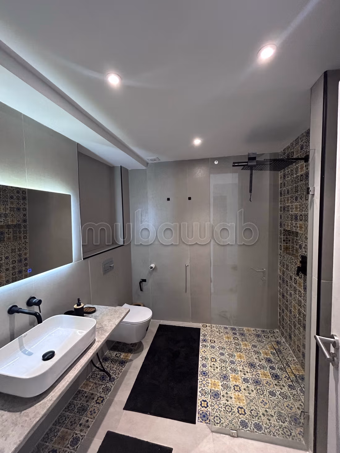 Apartment for rent in Tunis Ville. 
Area 150 m². 
Dressing room