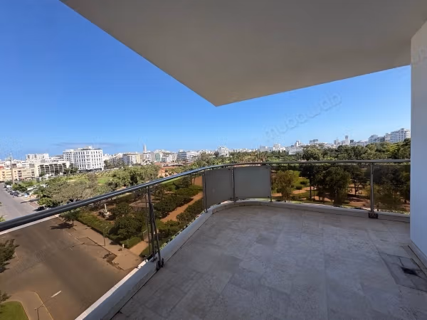 Penthouse à louer avec terrasse et vue parc quartier palmier