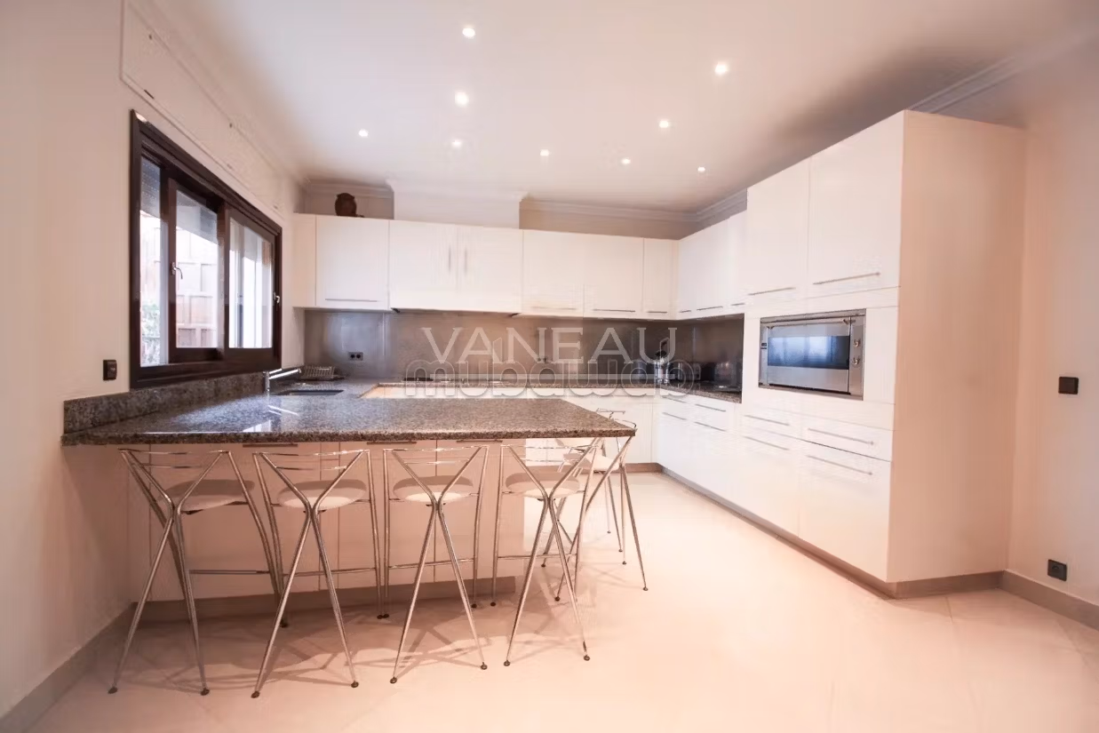 Somptueuse propriété dominant la mer à vendre sur tanger
