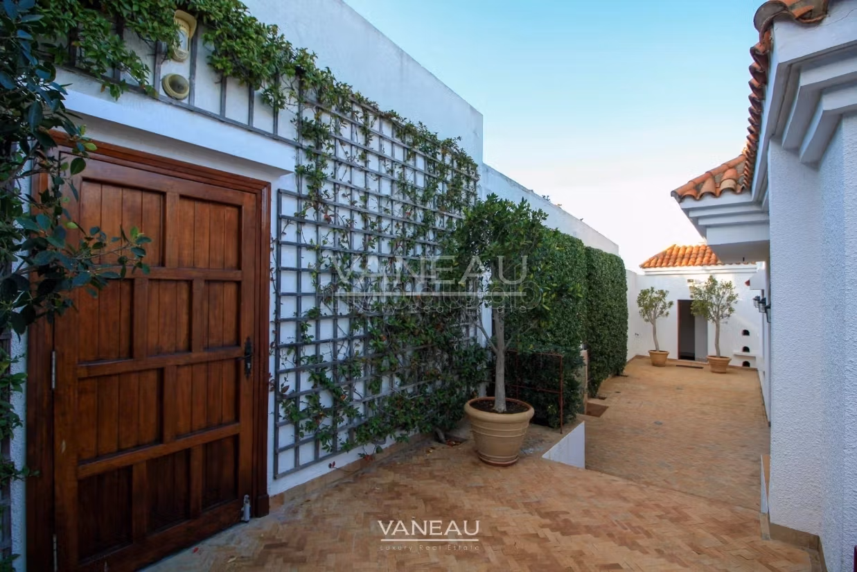 Somptueuse propriété dominant la mer à vendre sur tanger