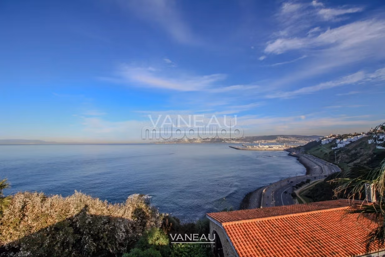 Somptueuse propriété dominant la mer à vendre sur tanger