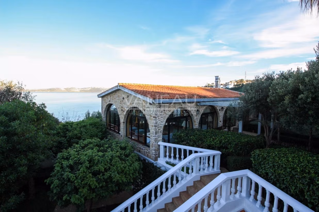Somptueuse propriété dominant la mer à vendre sur tanger