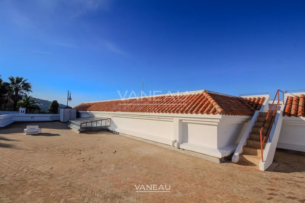 Somptueuse propriété dominant la mer à vendre sur tanger
