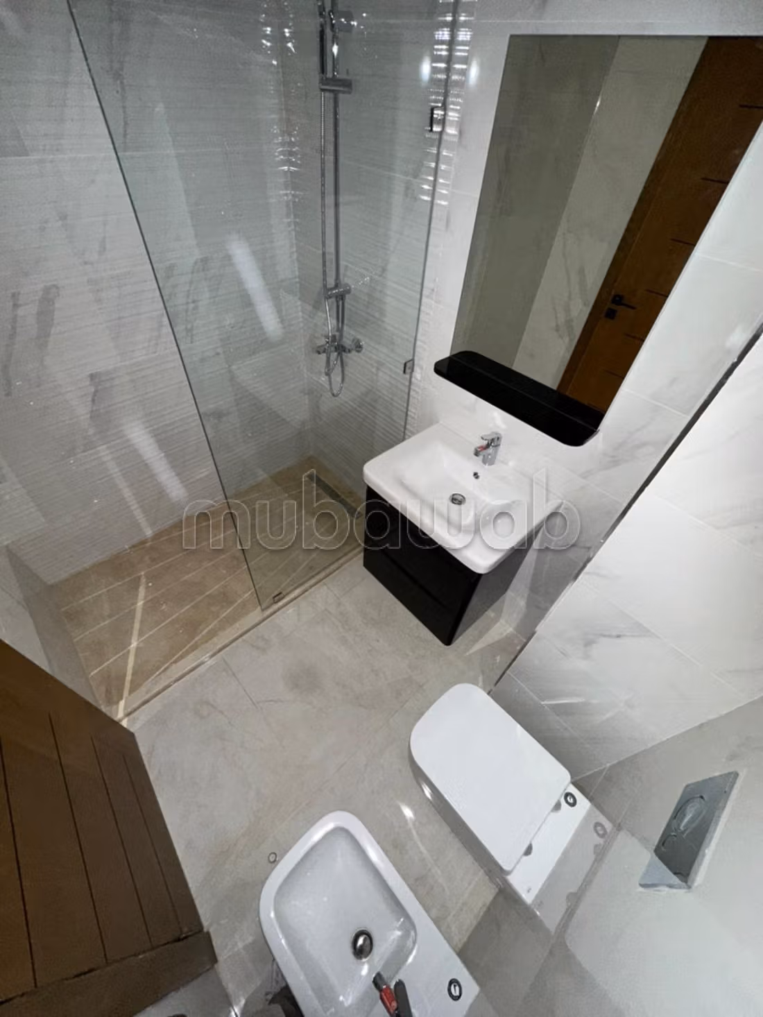 Bel appartement moderne de 91 m² en location — 6