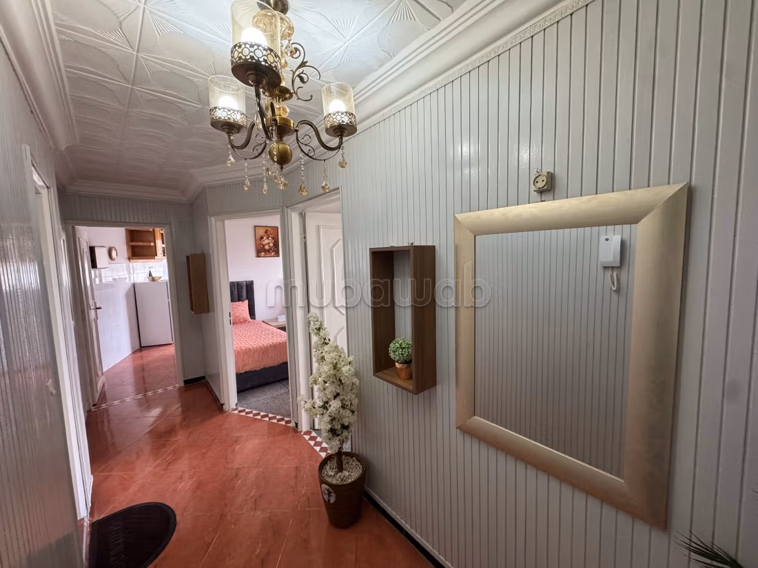 Appartement bien équipé au plein centre avec terrasse avec wifi