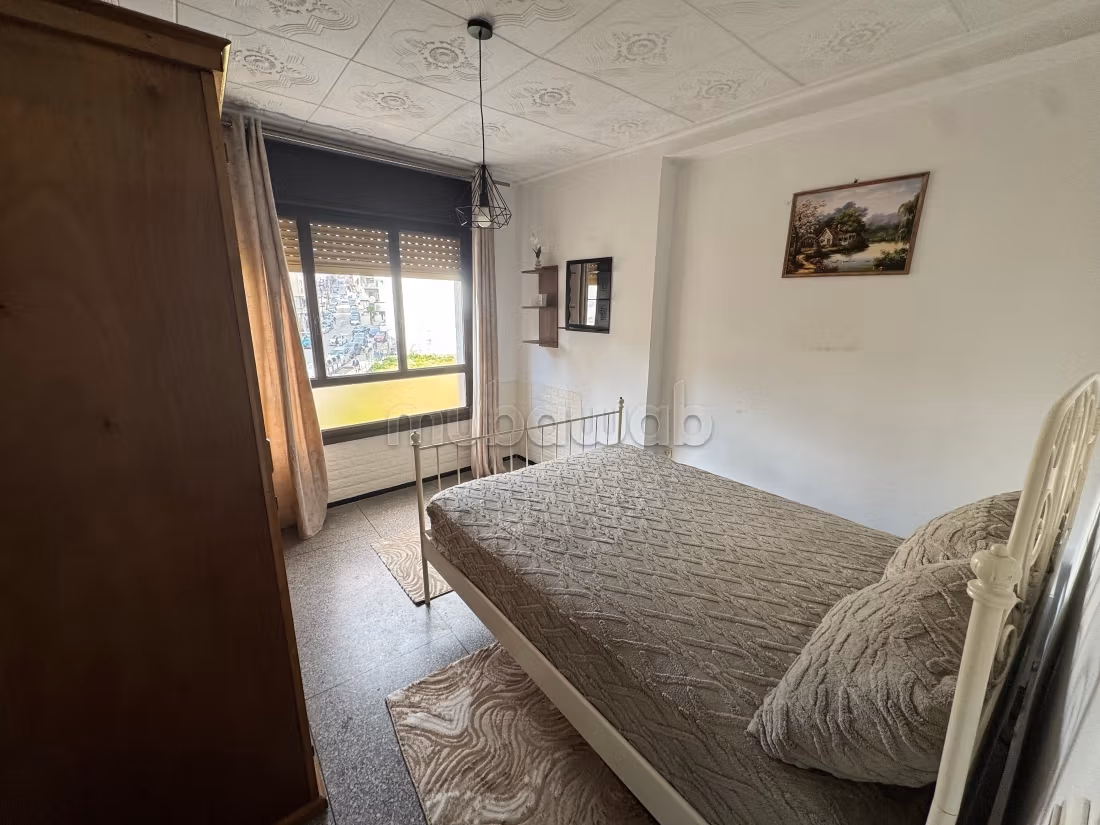 Appartement bien équipé au plein centre avec terrasse avec wifi