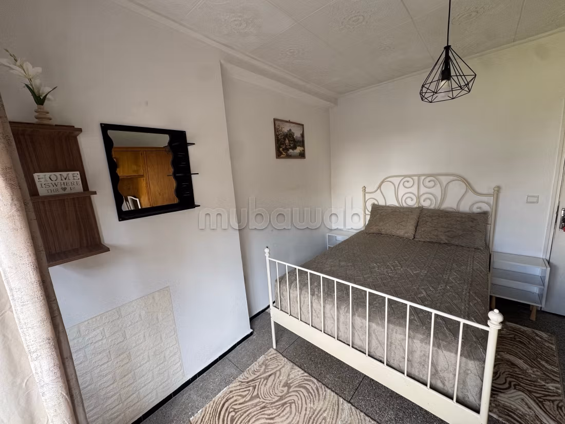 Appartement bien équipé au plein centre avec terrasse avec wifi