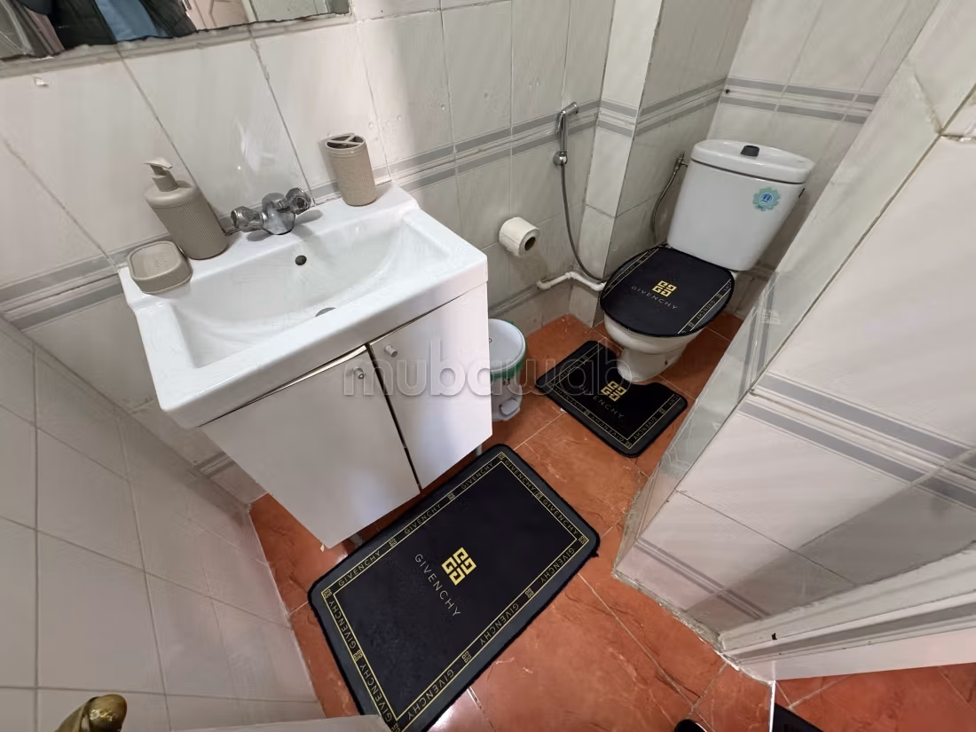 Appartement bien équipé au plein centre avec terrasse avec wifi