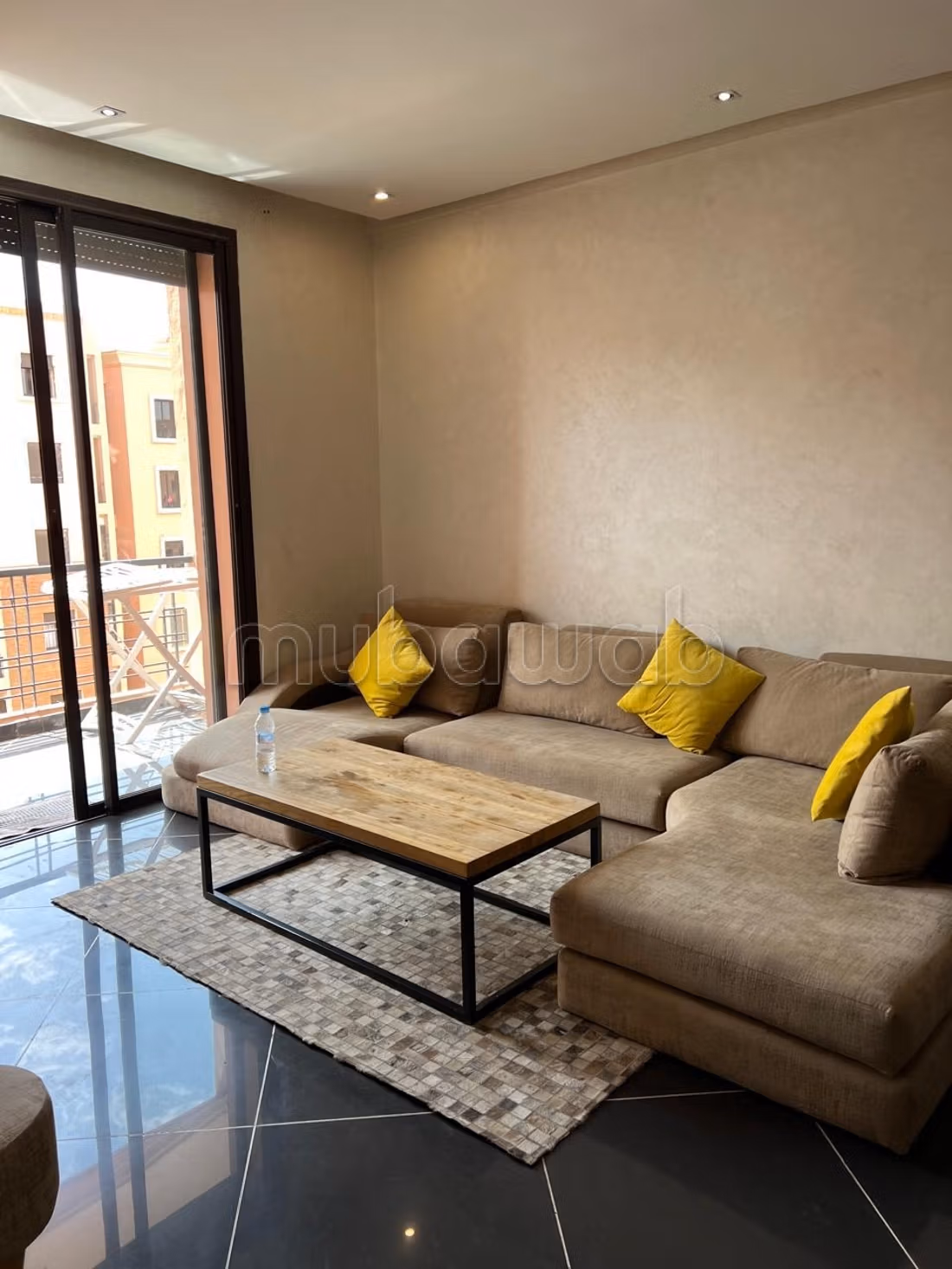 Superbe appartement à louer à Guéliz.
Surface de 85 m².
Bien meublé — 3