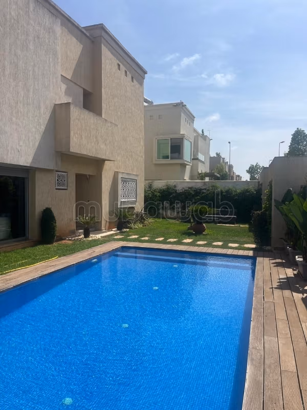 Splendida casa in vendita a Dar Bouazza. 6 stanze. Aria condizionata e camino
