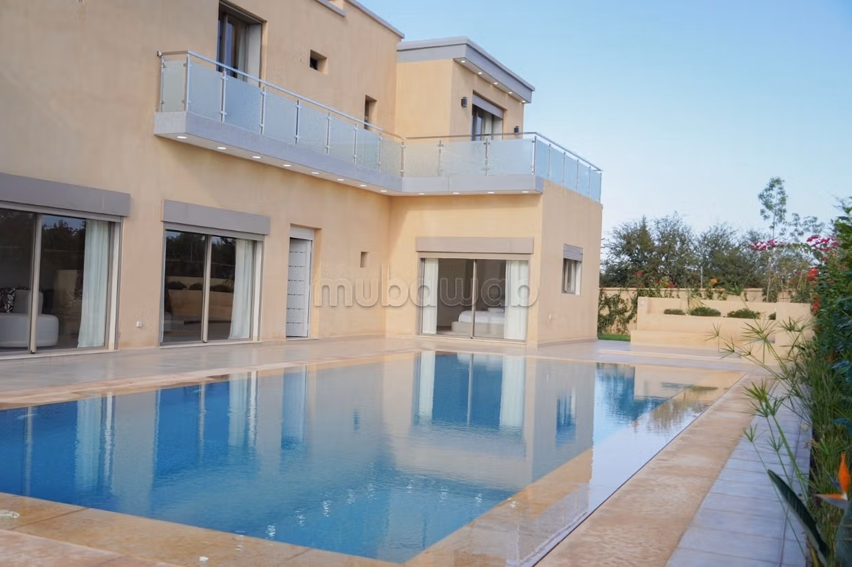 Sous Location villa de haut standing à Route Amizmiz. Surface totale 2600 m². Bien meublé