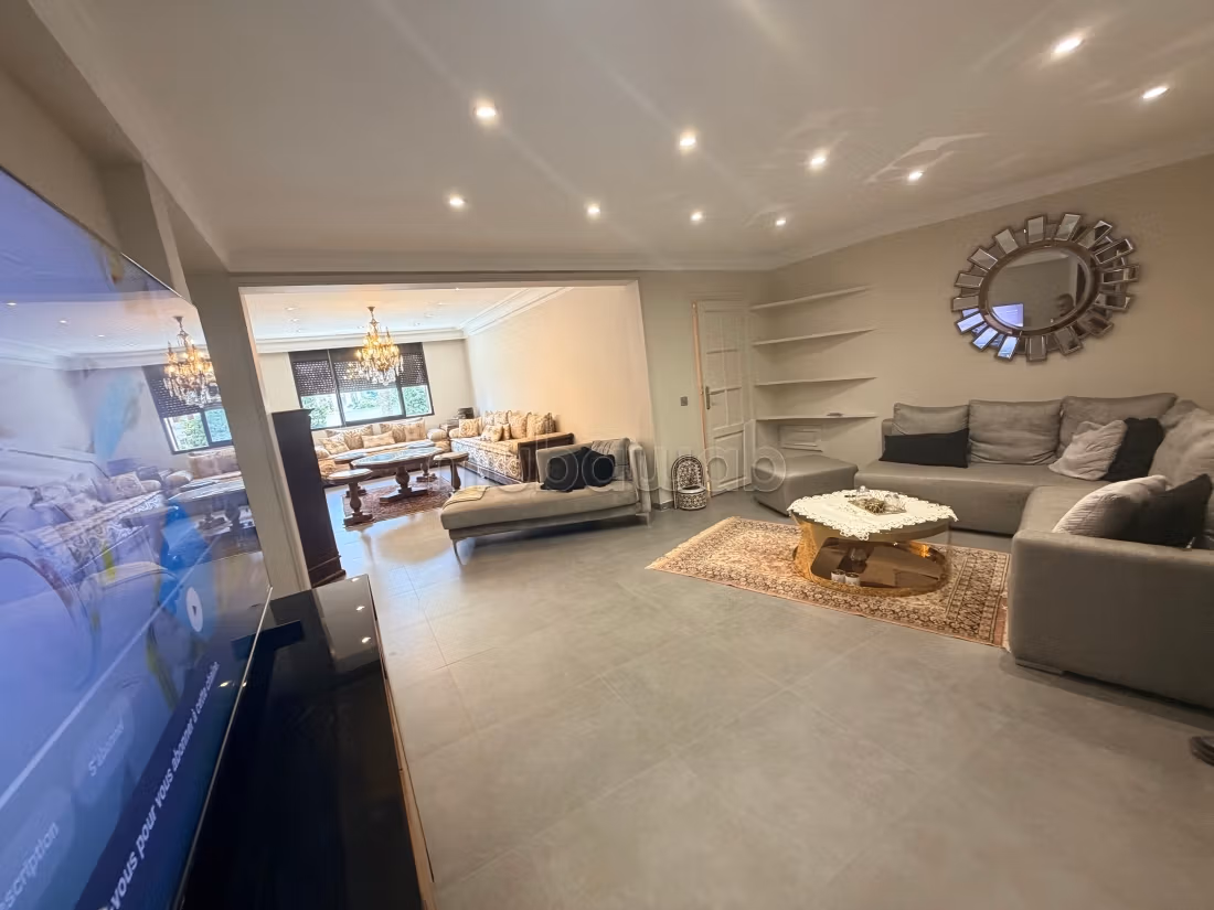 Bel appartement en location à Maârif Extension.
3 belles chambres.
Bien meublé