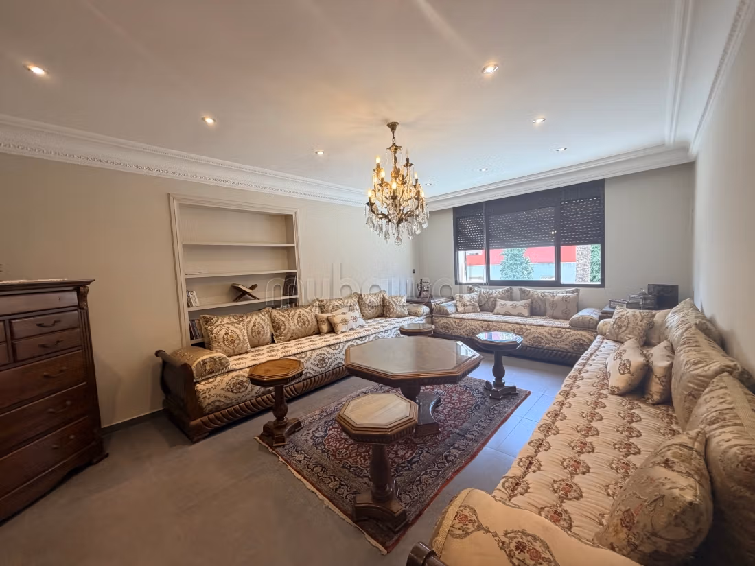Bel appartement en location à Maârif Extension.
3 belles chambres.
Bien meublé — 5