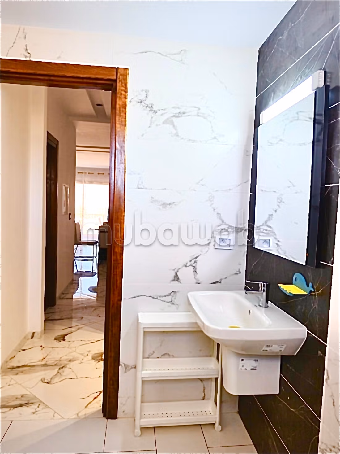 Location saisonnière. 2 chambres agréables. Porte blindée et vue sur mer