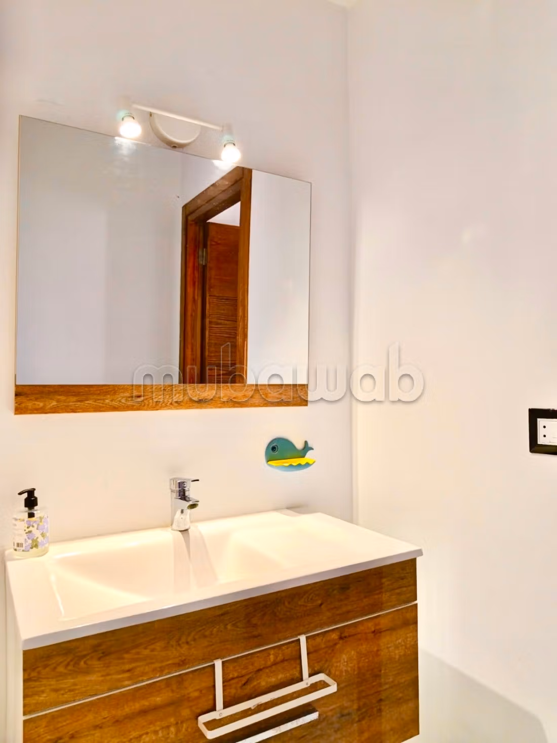 Location saisonnière. 2 chambres agréables. Porte blindée et vue sur mer