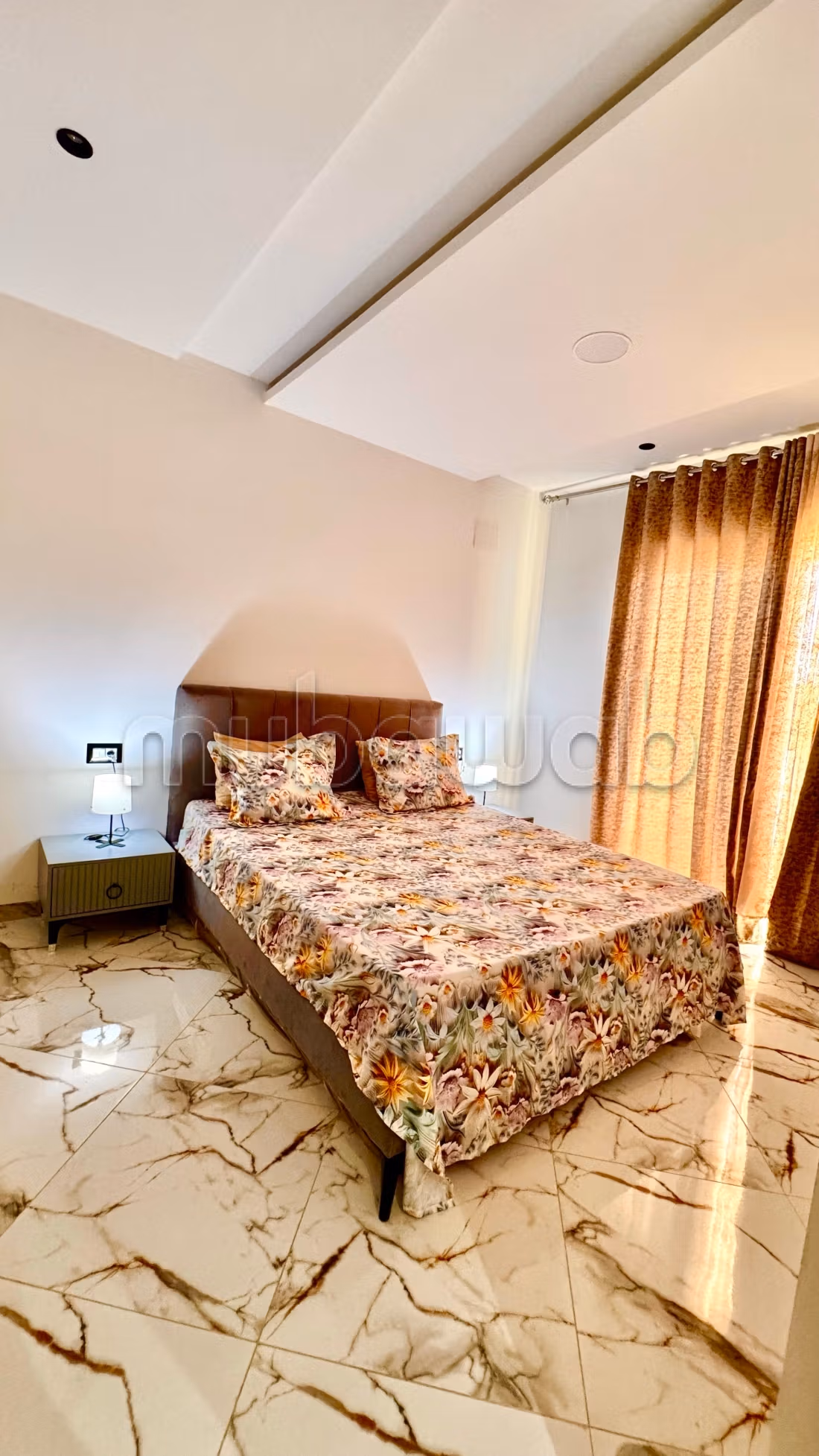 Location saisonnière. 2 chambres agréables. Porte blindée et vue sur mer