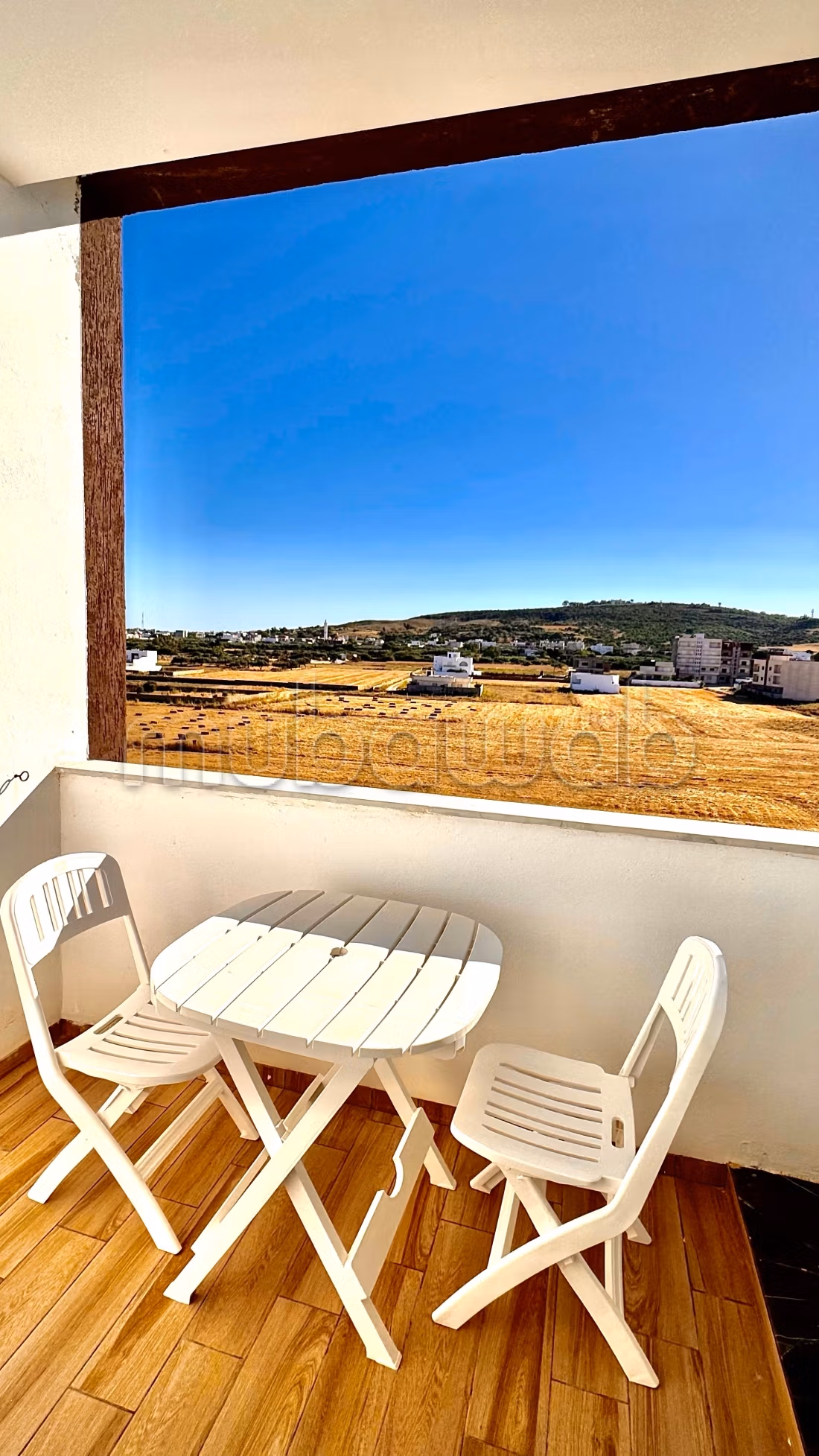 Location saisonnière. 2 chambres agréables. Porte blindée et vue sur mer