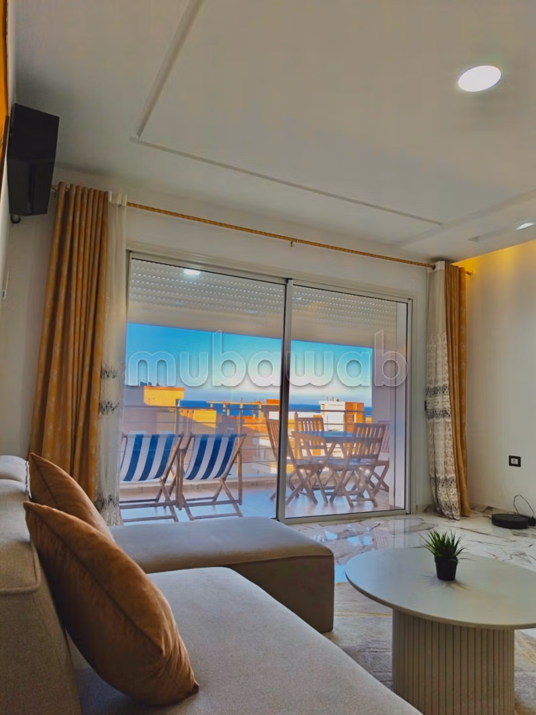 Location saisonnière. 2 chambres agréables. Porte blindée et vue sur mer
