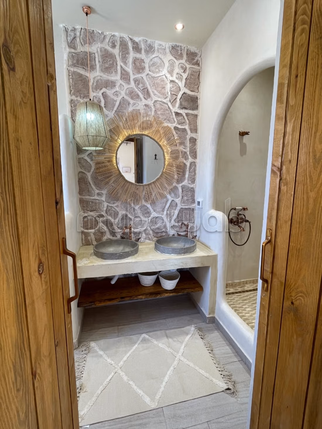 Magnificent villa for rent for your holidays in Aghir. Area 500 m². Satellite system and secure residence