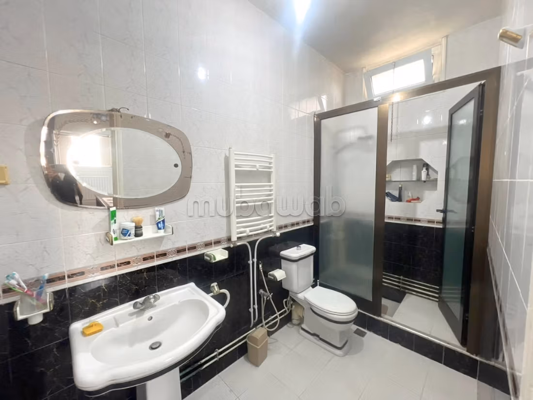 In vendita una villa indipendente con piscina