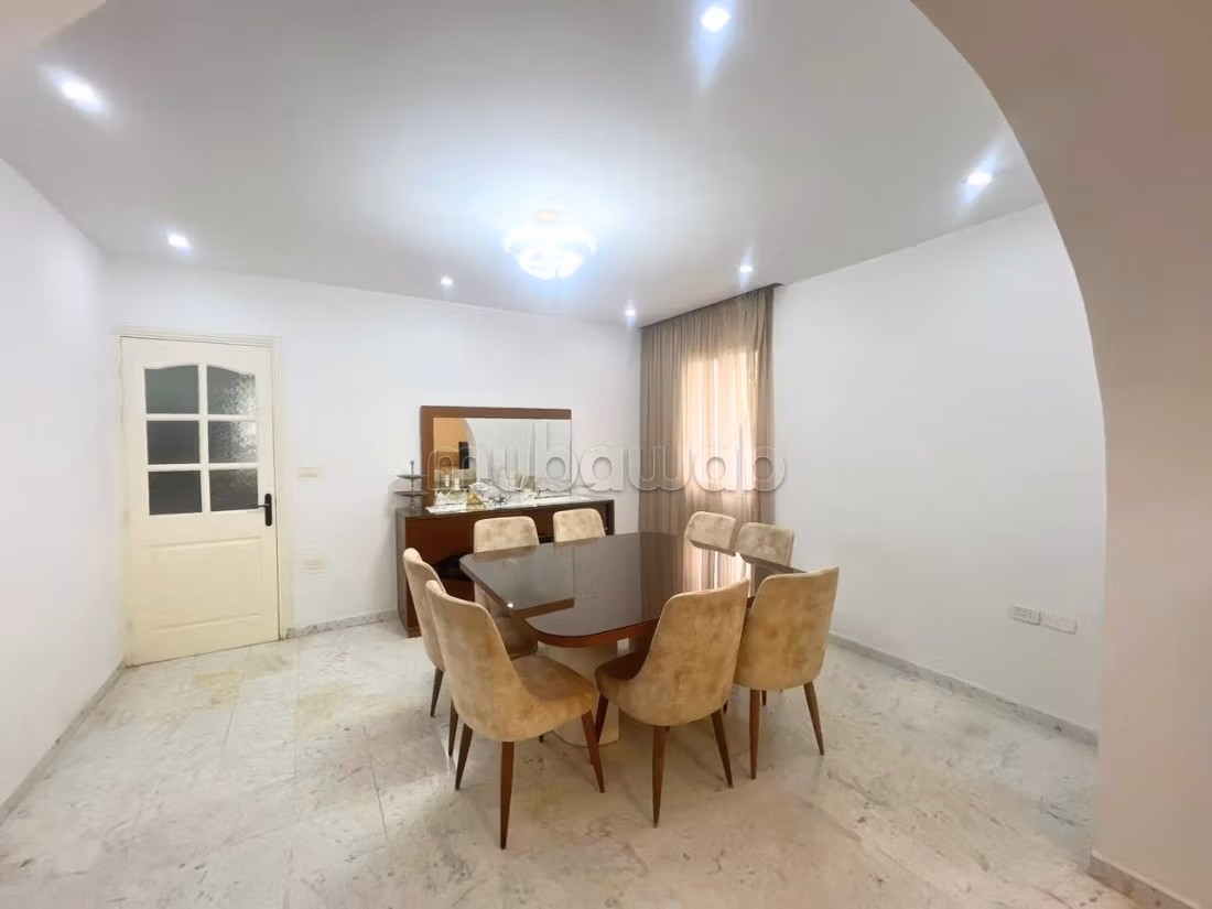 In vendita una villa indipendente con piscina