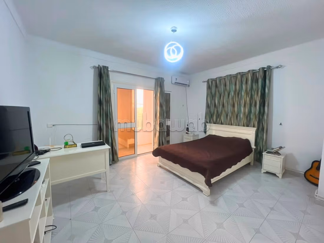 In vendita una villa indipendente con piscina