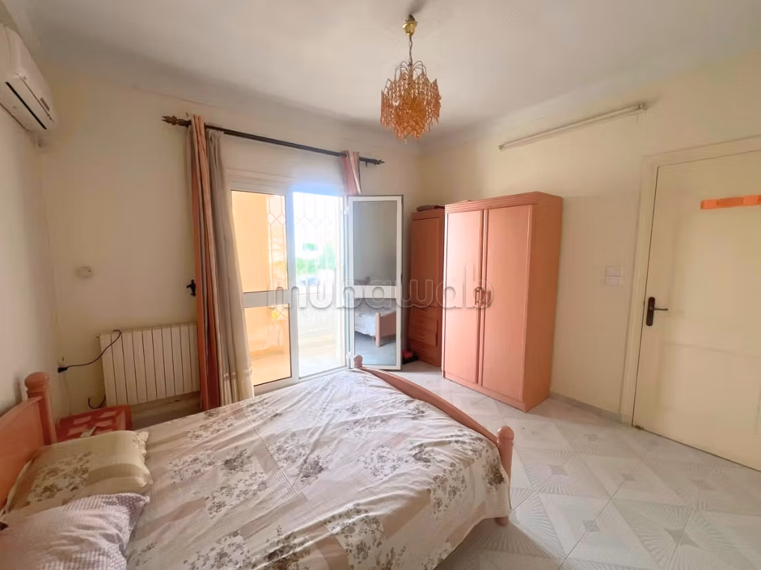 In vendita una villa indipendente con piscina