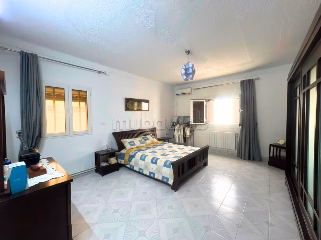In vendita una villa indipendente con piscina
