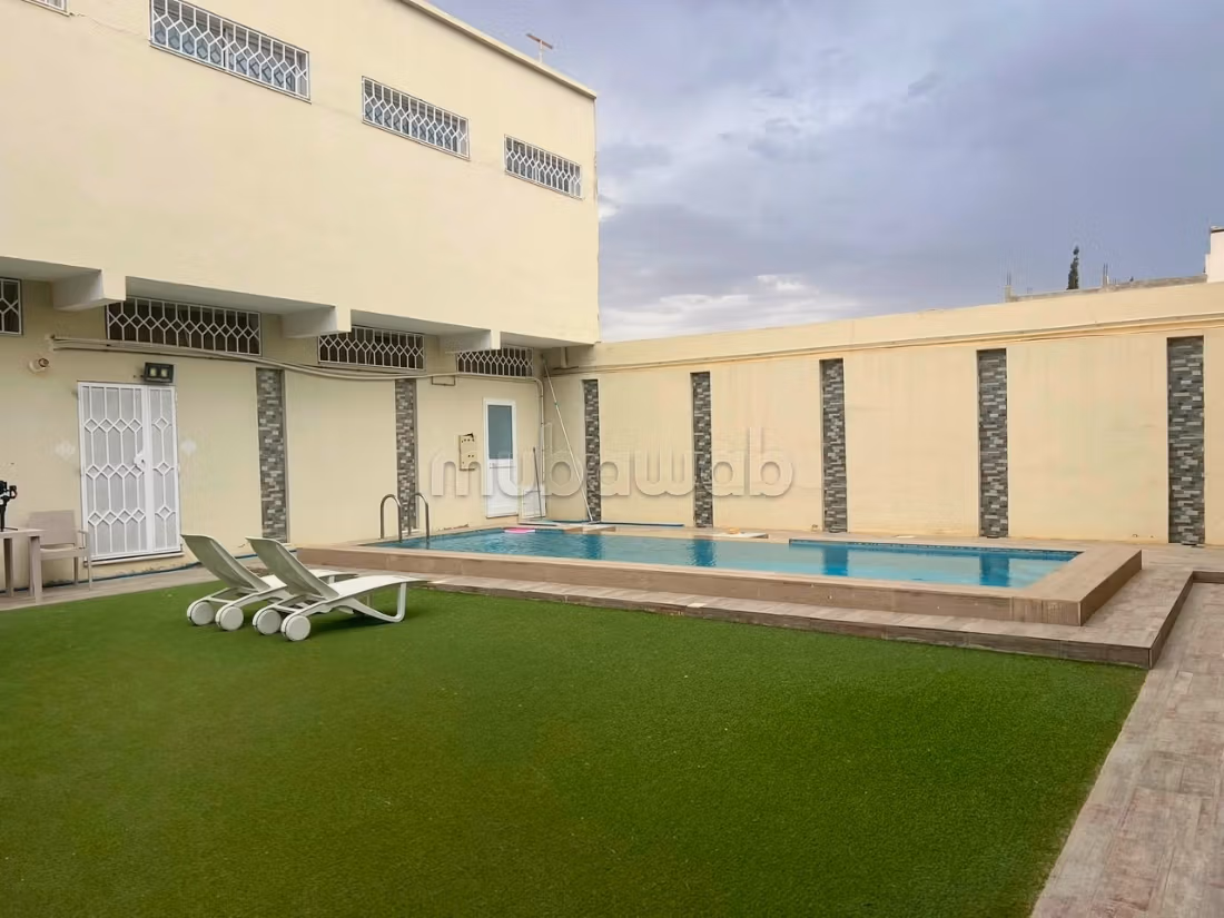 In vendita una villa indipendente con piscina