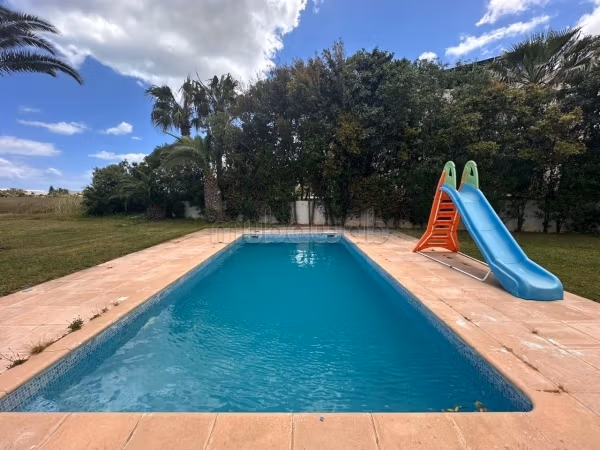 Piano terra con piscina a Gammarth