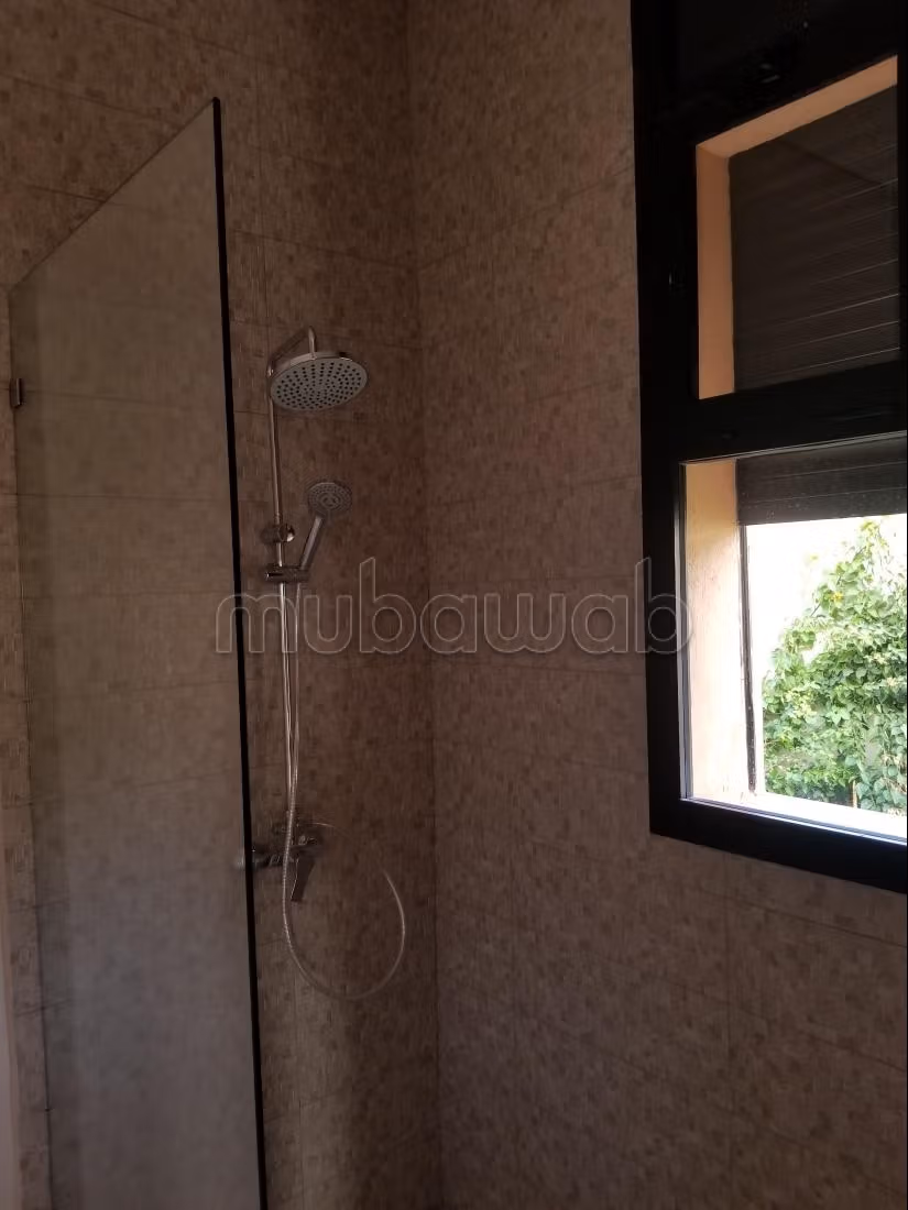 Hoge kwaliteit villa te huur. 3 mooie kamers. Goed ingericht