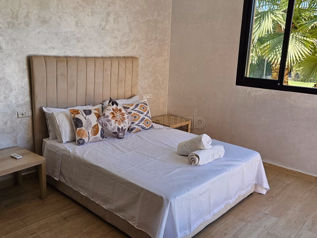 Hoge kwaliteit villa te huur. 3 mooie kamers. Goed ingericht