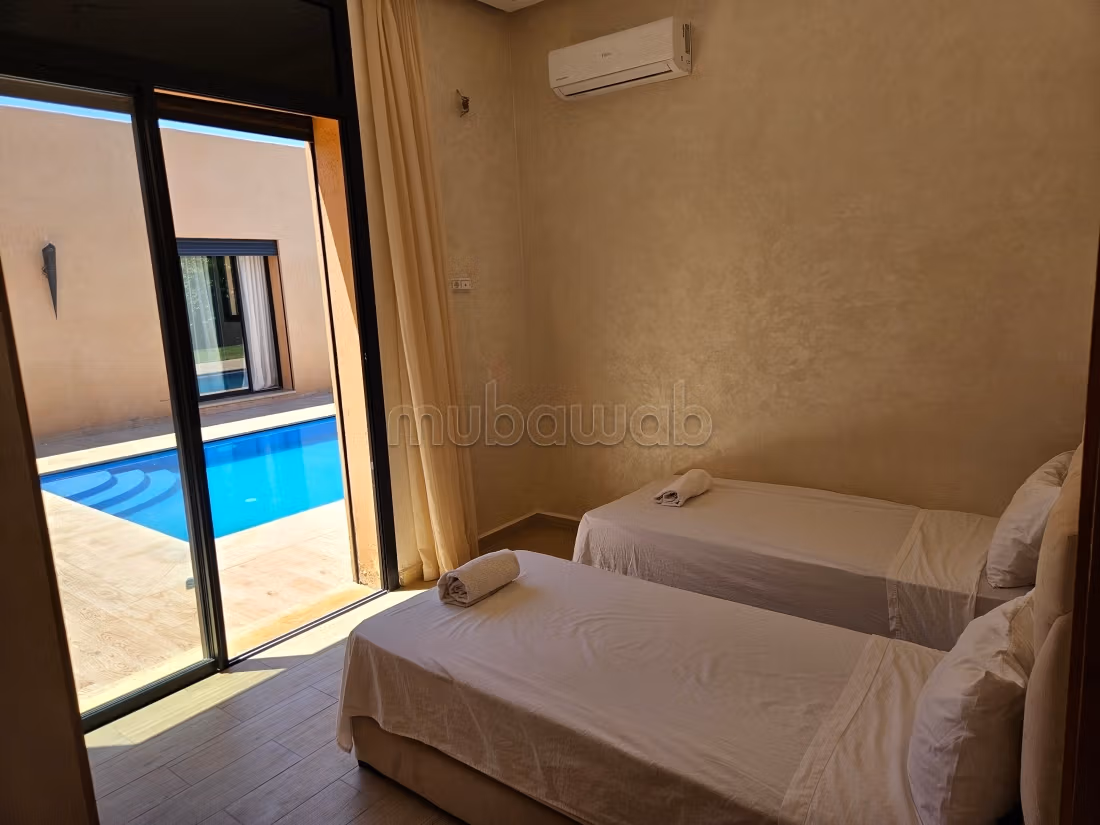 Hoge kwaliteit villa te huur. 3 mooie kamers. Goed ingericht