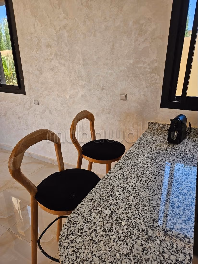 Hoge kwaliteit villa te huur. 3 mooie kamers. Goed ingericht