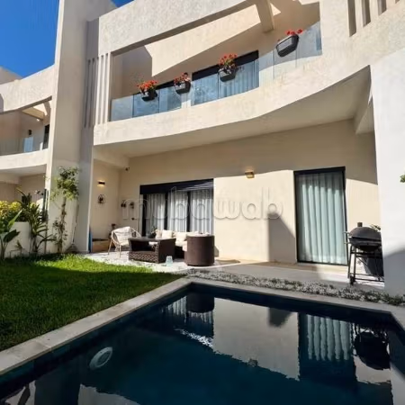 Villa à Louer de 216.0 m² à Casablanca, Ain Diab Extension 2