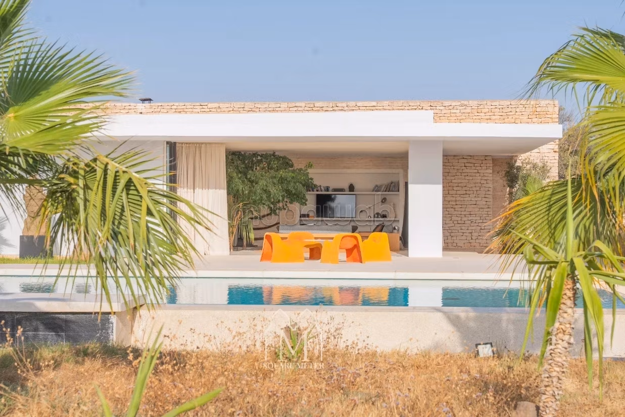 Superba casa con 4 camere da letto e piscina e AVNA