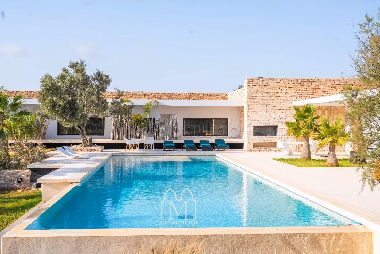 Superba casa con 4 camere da letto e piscina e AVNA