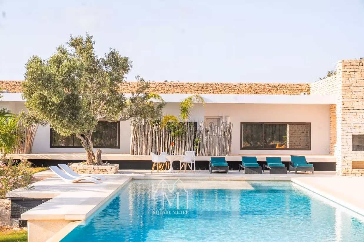 Superba casa con 4 camere da letto e piscina e AVNA