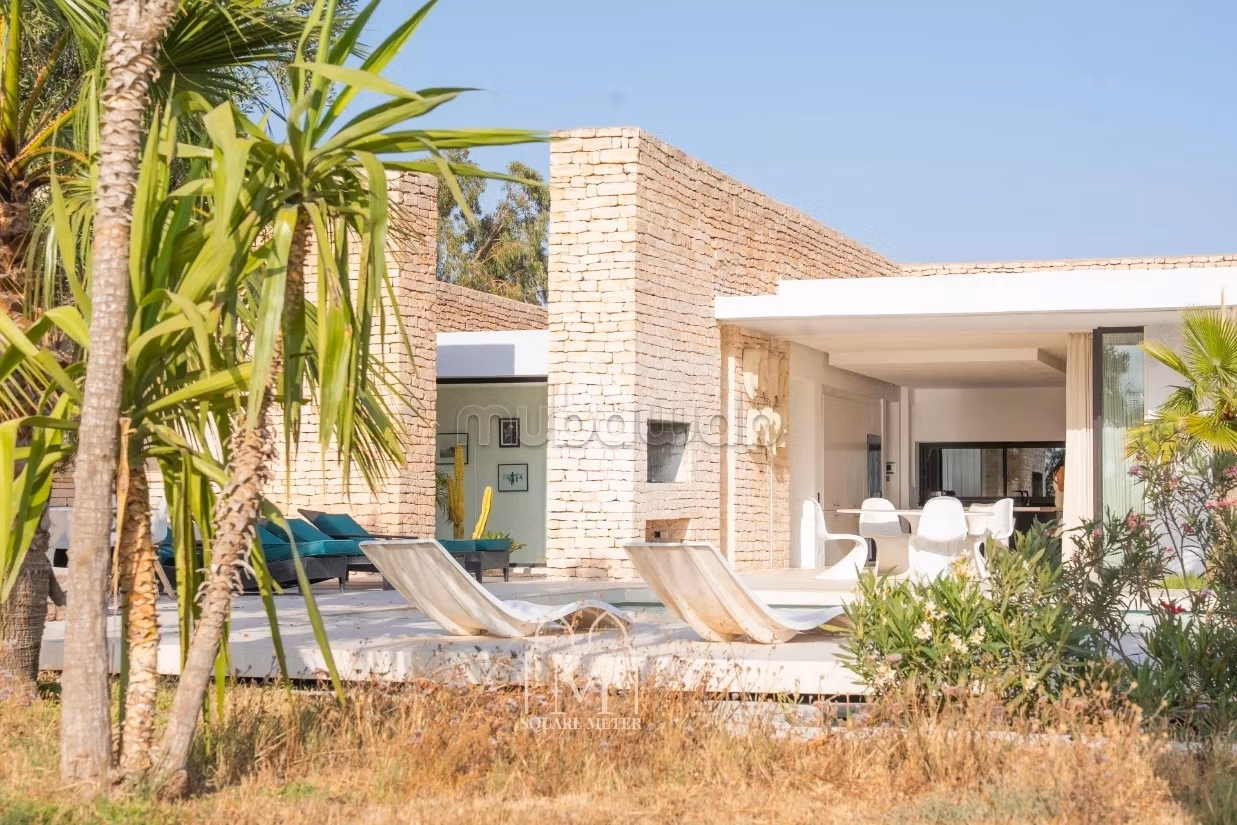 Superba casa con 4 camere da letto e piscina e AVNA