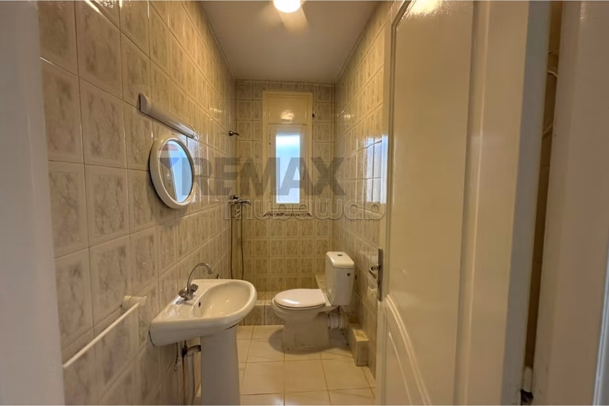 À Vendre Villa indépandate de 400 m² à Ennasr 1