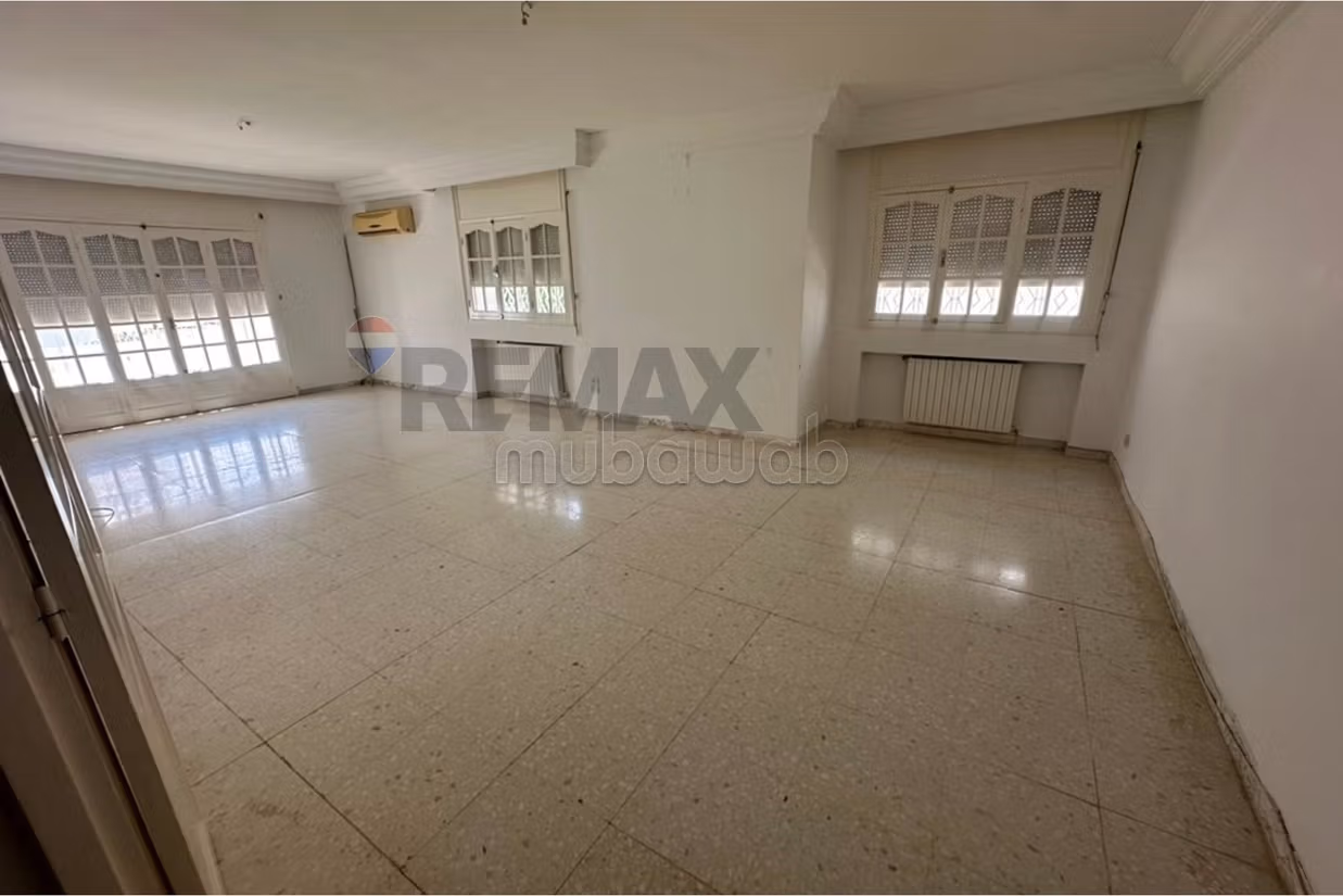 À Vendre Villa indépandate de 400 m² à Ennasr 1