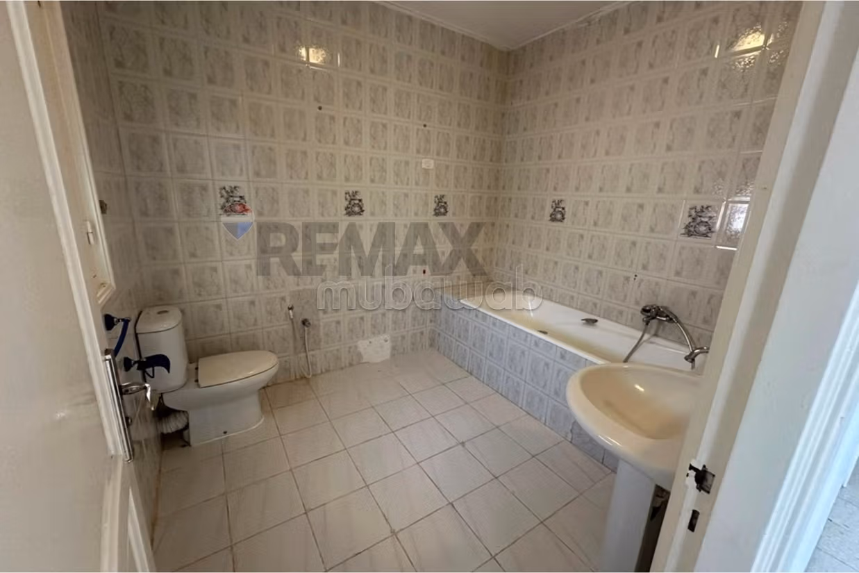 À Vendre Villa indépandate de 400 m² à Ennasr 1