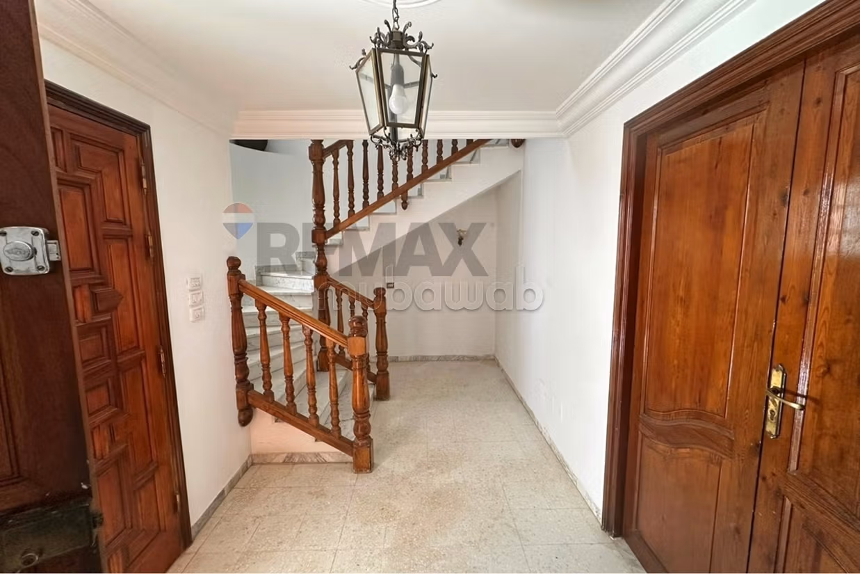 À Vendre Villa indépandate de 400 m² à Ennasr 1