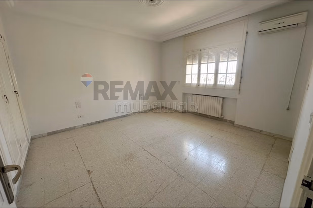À Vendre Villa indépandate de 400 m² à Ennasr 1
